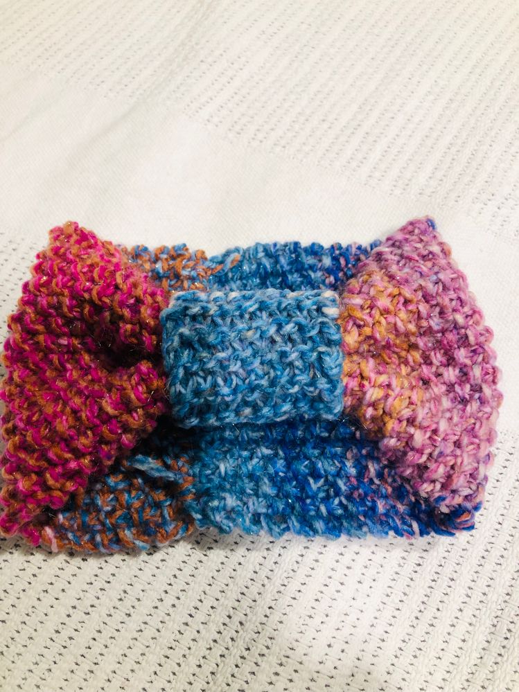 This is the headband I knitted for littke A.